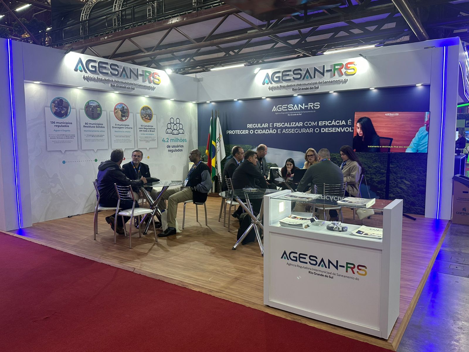 Estande da Agesan-RS reuniu delegações municipais e profissionais da área no Congresso da Assemae